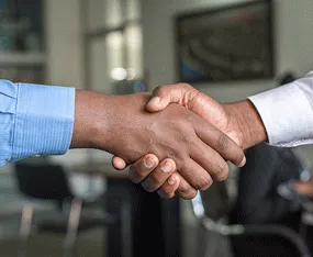 Wie Unternehmen Vertrauen in unsicheren Zeiten aufbauen